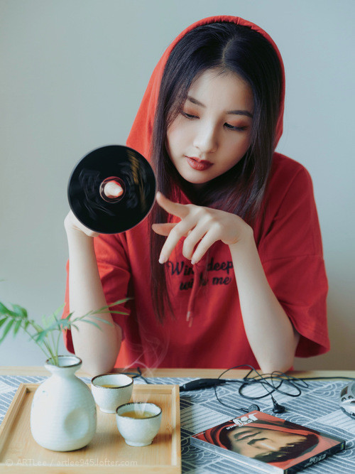 熊猫体育app-《多平台联动直播：打造全景式的电竞观看体验》，多屏直播互动的平台
